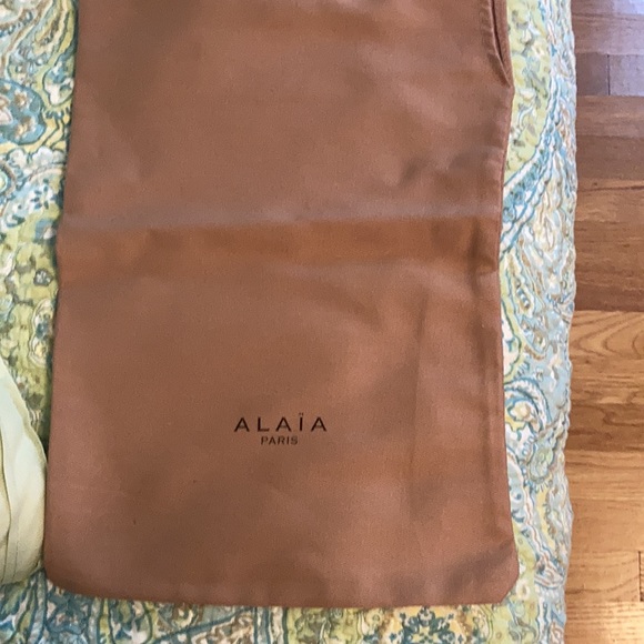 ALaia suede sandals with red flowers - Picture 7 of 7